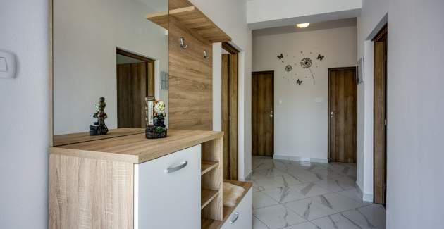 Bakša APP / Three-Bedroom A2 with shared pool