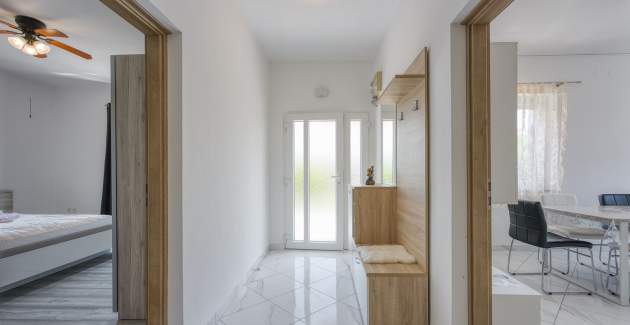 Bakša APP / Three-Bedroom A2 with shared pool