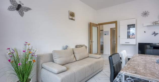 Bakša APP / Three-Bedroom A2 with shared pool