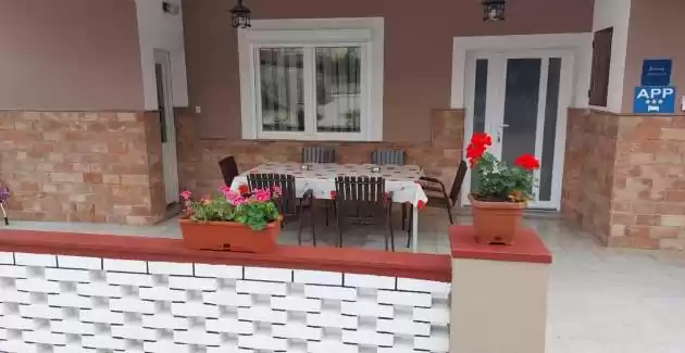 Three-Bedroom A2 with shared pool