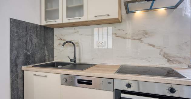 Bakša APP / Three-Bedroom A2 with shared pool
