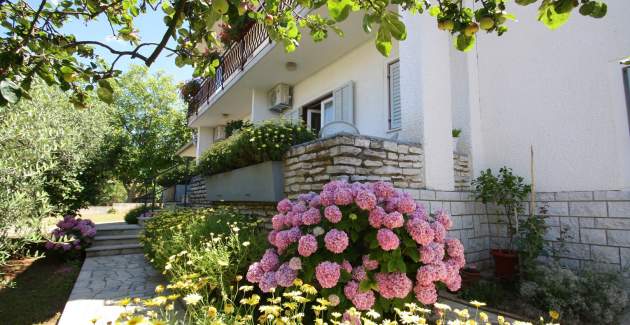 Apartment Mercedes in der Nähe der Stadt