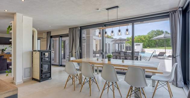 A5 / Appartamento con tre camere da letto e piscina in comune