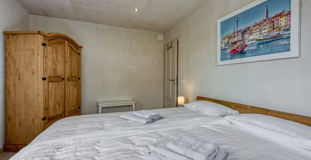 A5 / Appartamento con tre camere da letto e piscina in comune