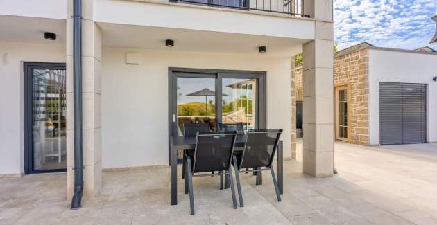 A4/Apartment wit Shared Pool