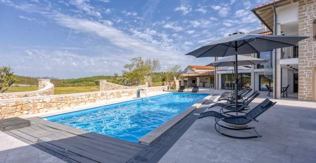 A4/Apartment wit Shared Pool