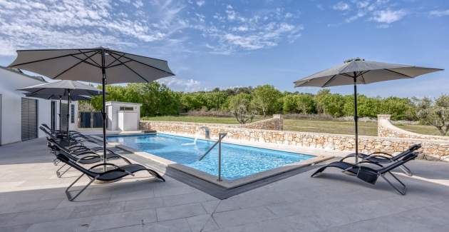 A4/Apartment wit Shared Pool