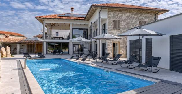 A4/Apartment wit Shared Pool