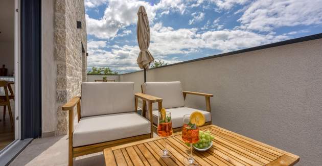 Sea View Apartment Rubil