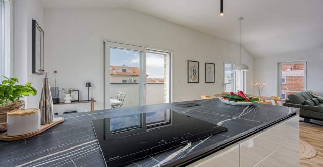 Sea View Apartment Rubil