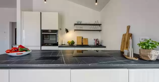 Sea View Apartment Rubil