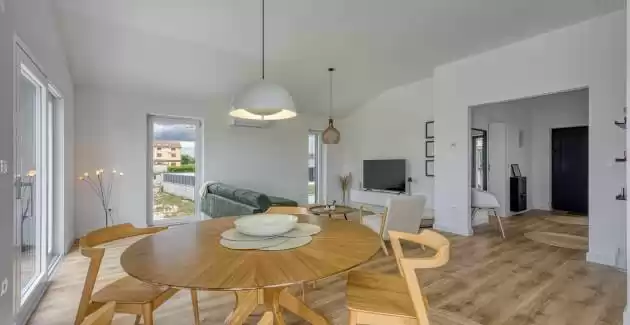 Sea View Apartment Rubil