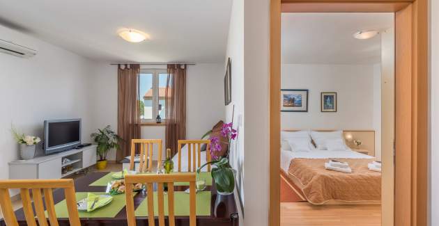 One-Bedroom Apartment Nensi with Balcony