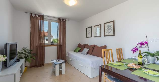One-Bedroom Apartment Nensi with Balcony