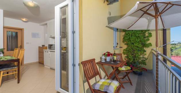 One-Bedroom Apartment Nensi with Balcony