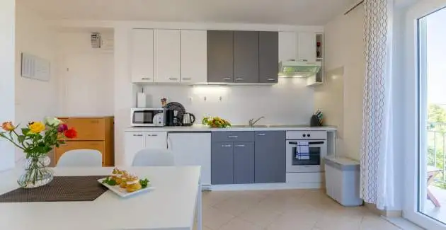 Apartment Nensi with Balcony - Porec