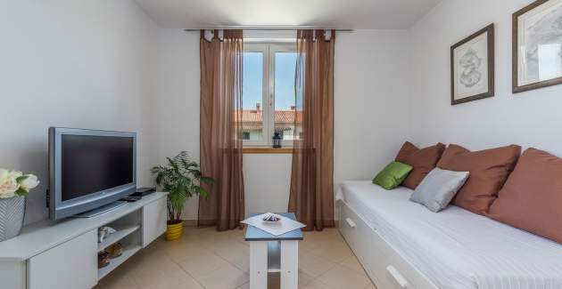 One-Bedroom Apartment Nensi with Balcony