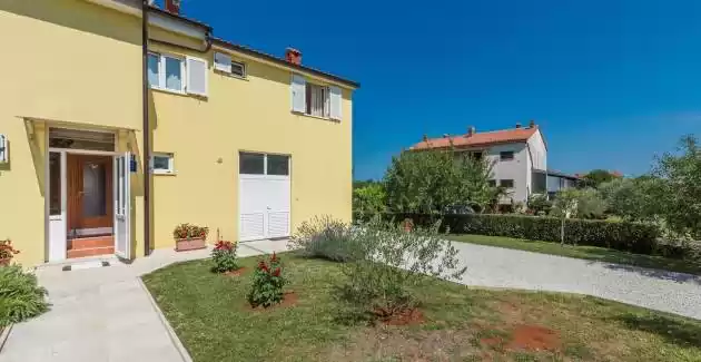 Apartment Nensi with Balcony - Porec