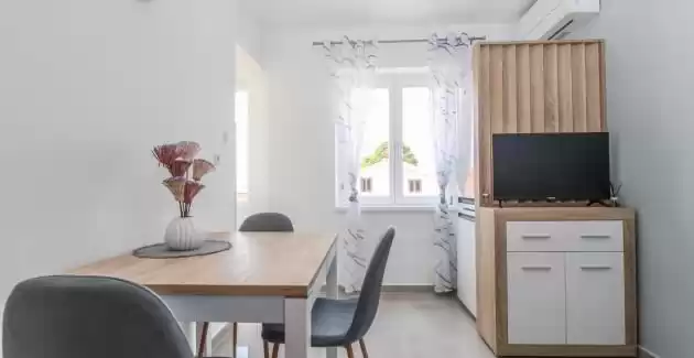 Apartment Emi