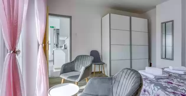 Apartment Emi