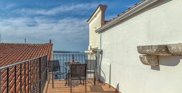 Apartment Nikola with Sea View on Porec Promenade