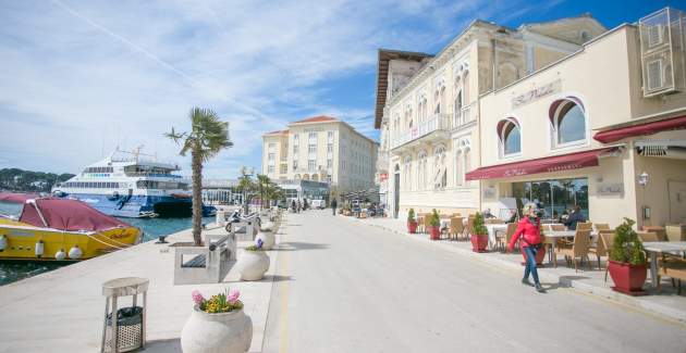 Ferienwohnung Nikola mit Meerblick auf der Porec Promenade