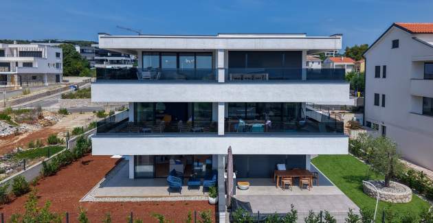 Casagrande / Three-Bedroom with Balcony and Sea View A6
