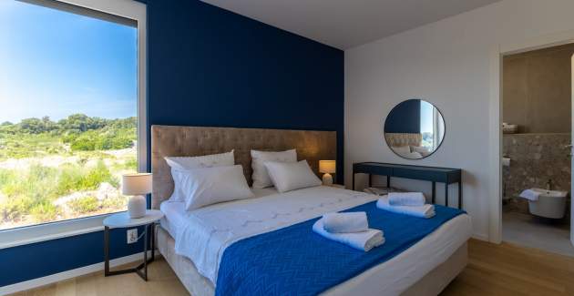 Casagrande / Three-Bedroom with Balcony and Sea View A6