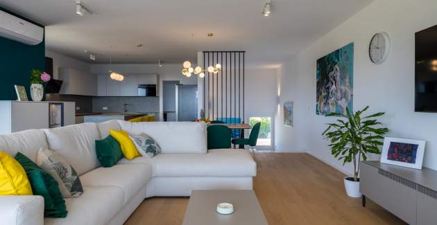 Casagrande / Three-Bedroom with Balcony and Sea View A6
