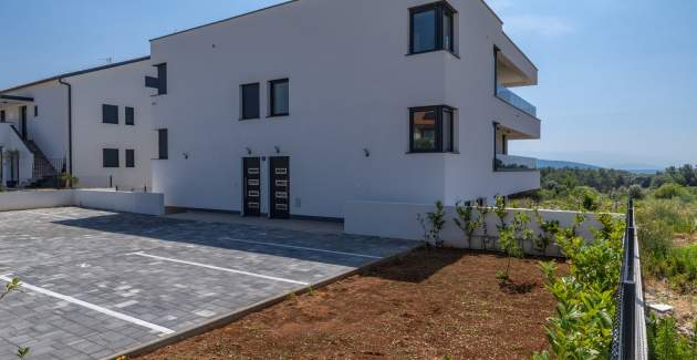 Casagrande / Three-Bedroom with Balcony and Sea View A6
