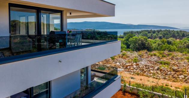 Casagrande / Three-Bedroom with Balcony and Sea View A6