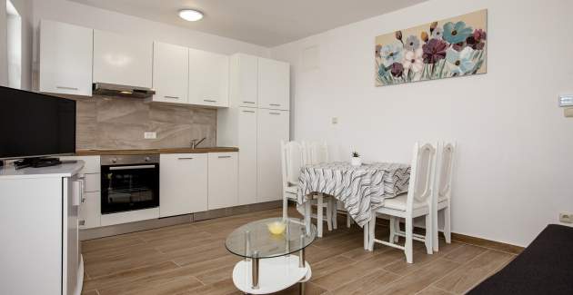 Romano Apartments A2 / One-Bedroom with Terrace