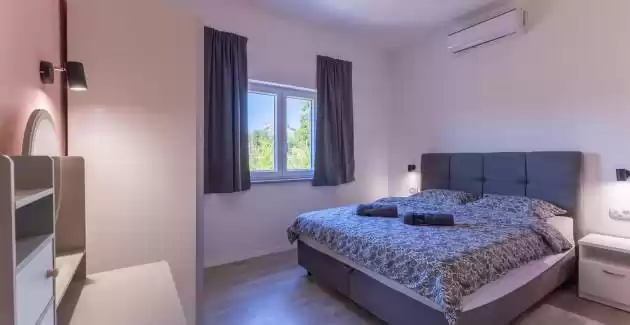 E&M Forest Retreat
