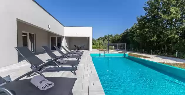 E&M Forest Retreat