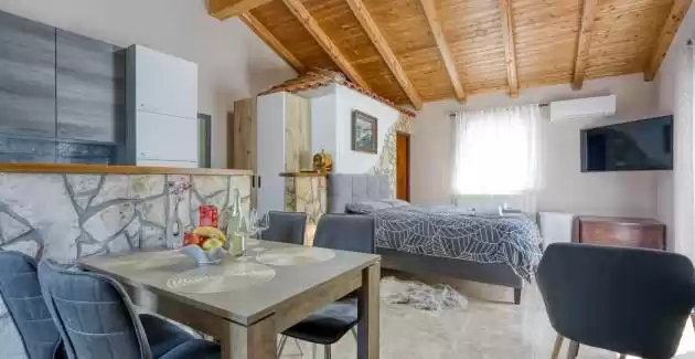 Romantic Studio Apartment with Private Pool