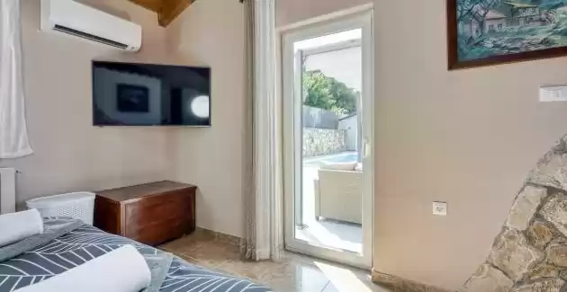 Romantic Studio Apartment with Private Pool