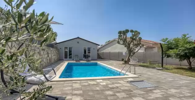 Romantic Studio Apartment with Private Pool