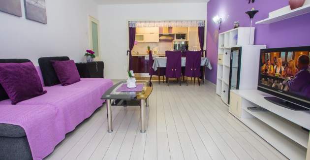 Apartman Mirjana s balkonom u centru grada