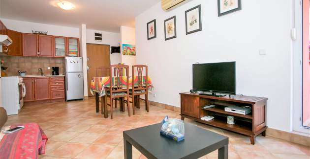 Lovely apartment Morena with Balcony 50 meter from the Beach