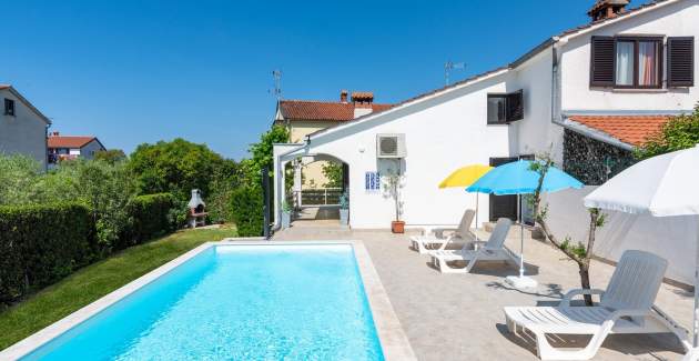 Ferienhaus Davor mit Pool