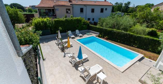 Ferienhaus Davor mit Pool