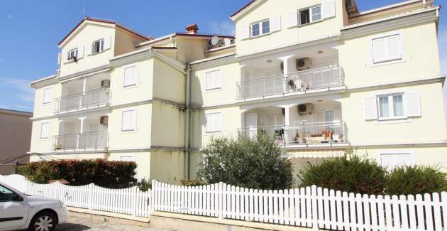 Spacious Apartment Peteh in Veli Maj with Sea view