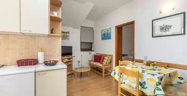 Apartman Ružica II A4 s balkonom i pogledom na more