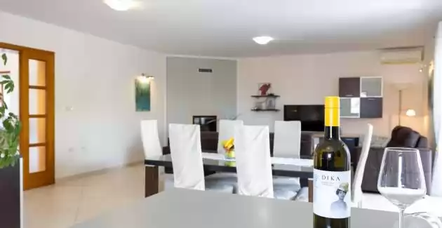 Holiday House Ninetta