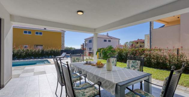 Villa Victoria -heated pool