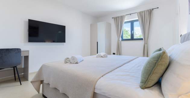 Villa Coriticum with Private pool and Jacuzzi