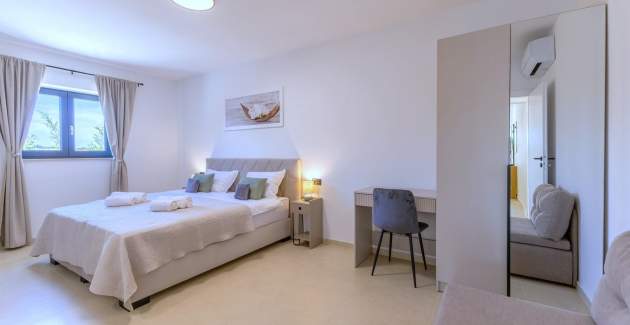 Villa Coriticum with Private pool and Jacuzzi