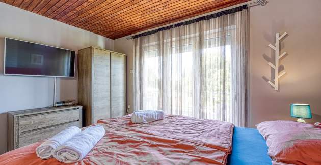 Four-Bedroom Apartment Magnolija 