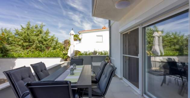 Four-Bedroom Apartment Magnolija 