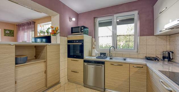 Four-Bedroom Apartment Magnolija 